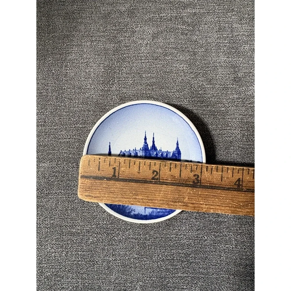 ROYAL COPENHAGEN Denmark Butter Pat Fajance 6-2010 FREDERIKSBORG Slot - Mint‎